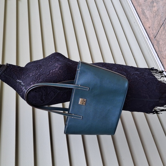 🌍.Dooney & Bourke🌍 - Picture 3 of 12